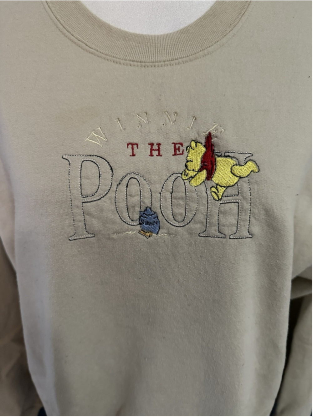 Disney Winnie the Pooh Embroidered Crewneck Sweatshirt Beige Size L - Picture 2 of 6